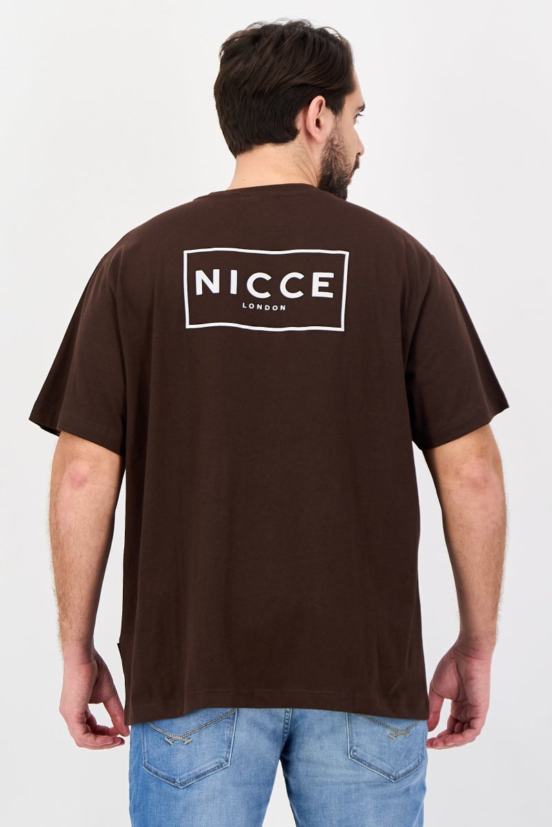 Nicce تي شيرتات قصيرة الأكمام للرجال بياقة دائرية بشعار العلامة التجارية، بني داكن - Image 3